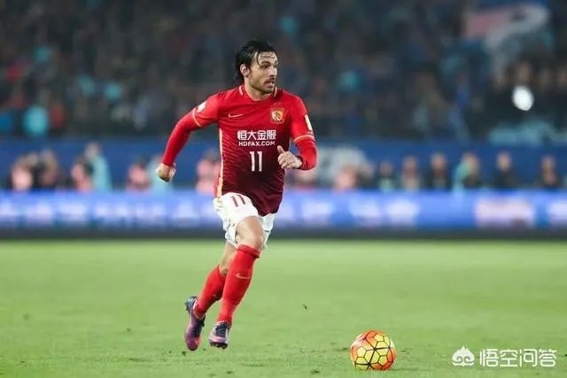 埃尔克森和高拉特以天价年薪“归化”我国，你认为对每逢比赛就“腿软”的国足有作用？