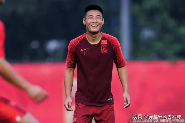 国足招入多名归化前锋，武磊还能竞争首发位置吗？