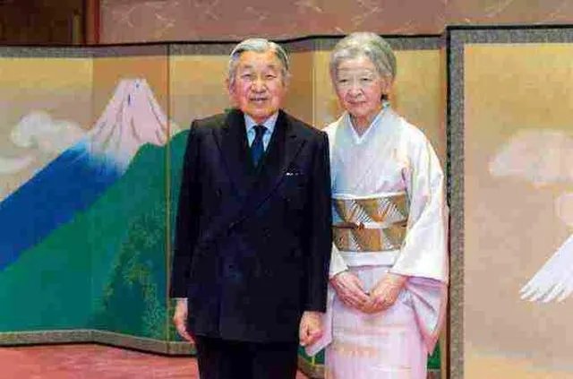 如何看待日本明仁天皇退位?