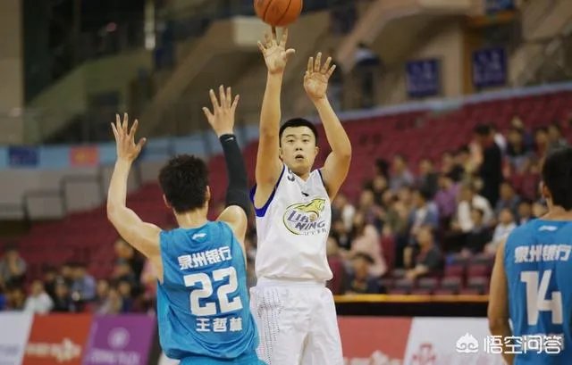 韩德君手指骨折需康复6周，最早会在半决赛复出，辽宁男篮有机会撑到半决赛吗？