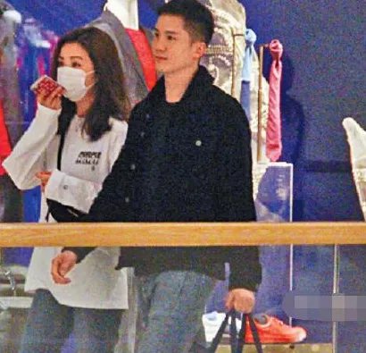 阿sa和男朋友约会被拍，是否好事将近？