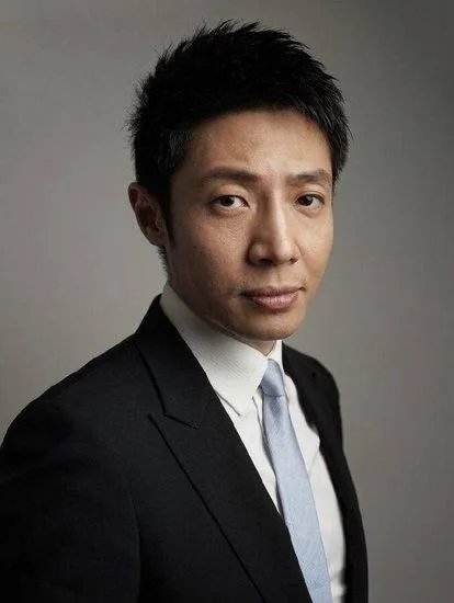 撒贝宁妻子旧照曝光，两个人是怎么相识相爱的？