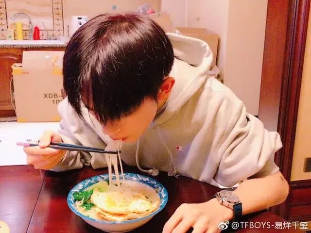 如何评价易烊千玺在十七岁生日会上面的表现？