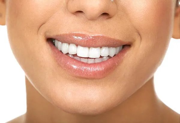 洗牙会使牙齿松动吗？