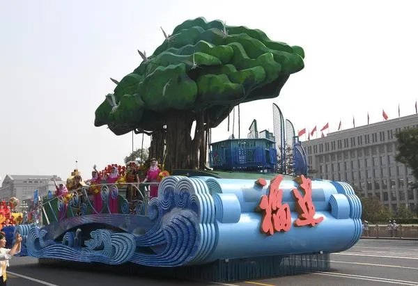 惊艳亮相国庆游行活动,来揭秘福建彩车背后的故事?