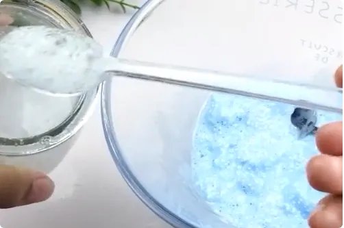 不用胶水和硼砂水和粘土和剃须泡怎么做起泡胶？