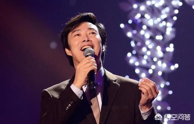 费玉清抬头唱歌有什么特殊含义吗?