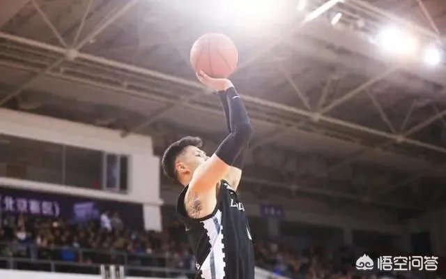 辽宁男篮主场迎战浙江,贺天举会连续三场首发吗?你怎么评价贺天举前两场的表现?