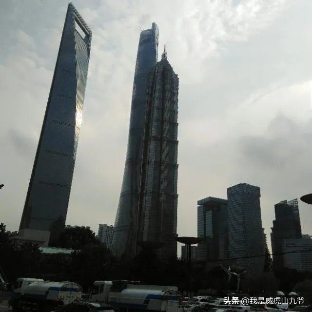 一个国家百姓口袋里有钱重要，还是建高楼大厦城市繁华重要？