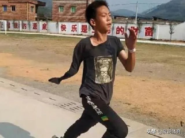 在受到库里的夸赞后，独臂励志篮球少年张家诚录制视频表示感谢，你怎么评价？