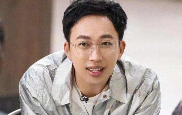 一女演员被偷拍后遭勒索，于正发文怒斥！于正是个什么样的人？