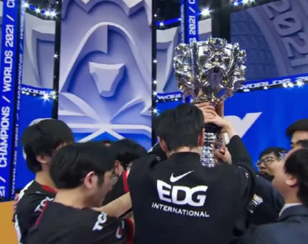 EDG夺得S11冠军全网沸腾，为何很多不关注LOL的人都如此激动？