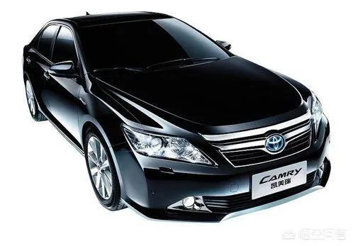 7代凯美瑞2.0豪华版的车型落地多少钱？