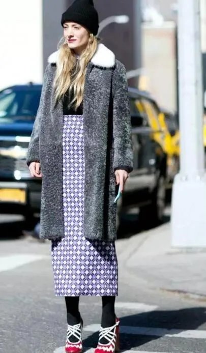 针织帽和大衣搭配图片