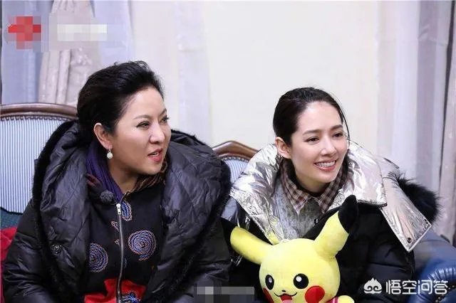 向佐郭碧婷默认恋情后亲密同框,你看好两人吗?有何祝福?