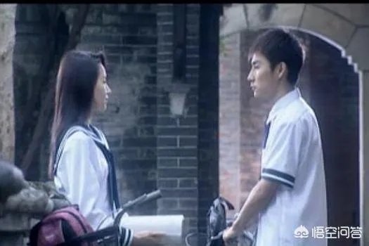 同是80后作家，韩寒和郭敬明作品特点以及区别是什么？他们俩谁更优秀？