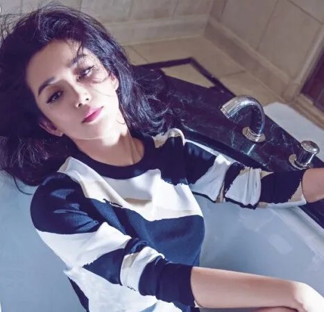 李冰冰比基尼照欣赏 玉腿横陈美胸半露