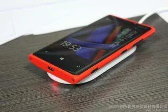 诺基亚920可以无线充电？是怎么充电法哦？