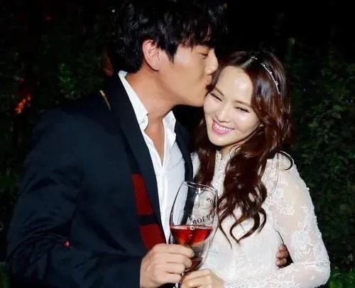 为什么说是伊能静缩小了秦昊与同学章子怡的差距？