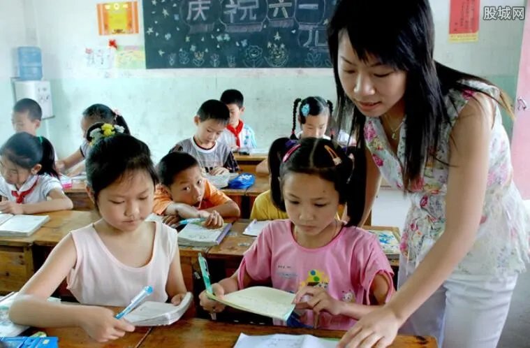 工资又要调整了 2019教师涨工资最新消息来了！