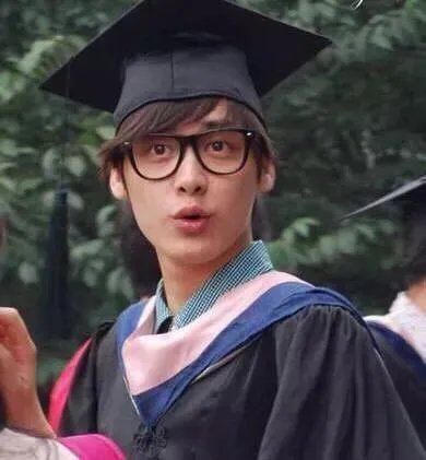 扒一扒明星毕业照，看看明星的颜值是如何“疯狂生长”的？