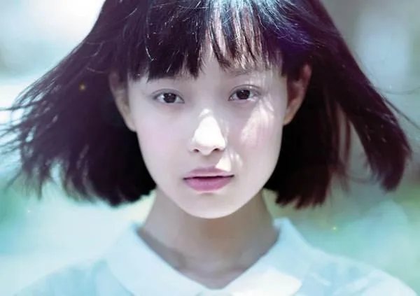 倪妮和周冬雨未P图合影曝光,这两个谋女郎谁赢了?