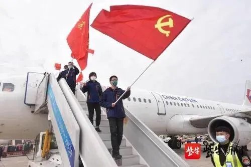 美国现在的疫情越来越严重，中国该不该伸手大力援助？