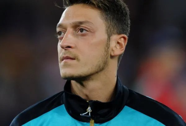 为什么阿森纳主帅埃梅里一定要赶走厄齐尔，绝不用他？