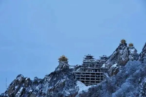 河南十月飘起鹅毛大雪，为何东北还没下雪河南先下了？