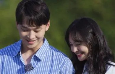 郑爽前男友张恒再收限制消费令，部分员工对他讨薪起诉， 你怎么看？