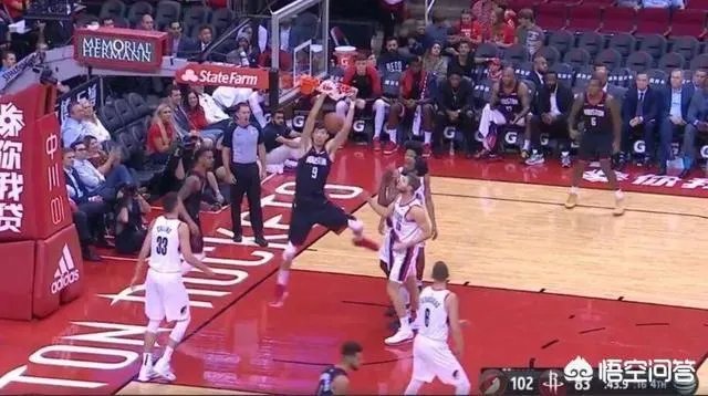 周琦登场，强势完成双手暴扣，为什么火箭队替补席连个鼓掌的都没有？