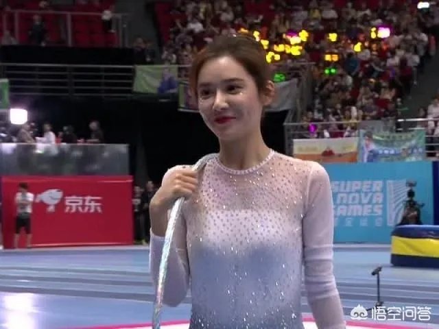 美娜参加艺术体操比赛，为什么场边的观众高喊“湖人总冠军”？