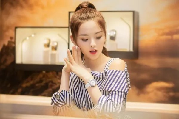 杨超越与老板吵架，是什么给了她吵架的底气？