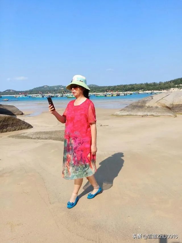 为什么都是大妈跳广场舞？大爷们在干嘛呢？大妈打扮的花枝招展，男人们呢？