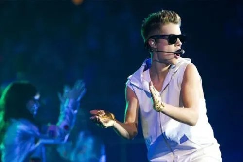 比伯为什么在与海莉结婚后又重新关注赛琳娜?