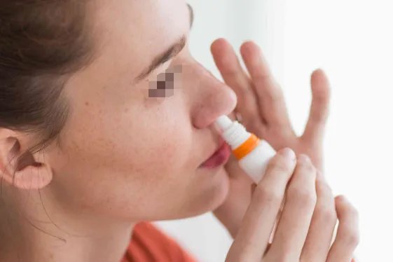 鼻炎喷剂的正确喷法图解