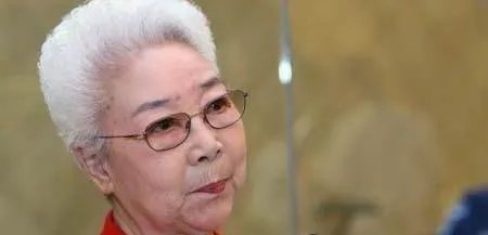悲惨的田华:家中四人患癌,花光300万,如今怎样?