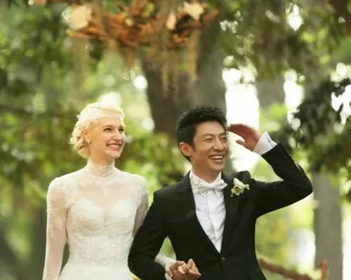 撒贝宁妻子旧照曝光，两个人是怎么相识相爱的？