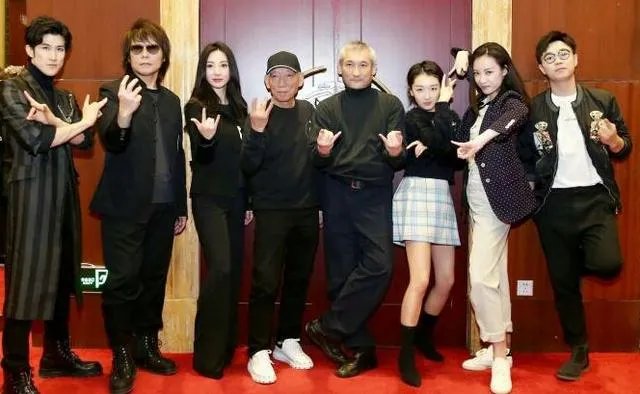 倪妮和周冬雨未P图合影曝光,这两个谋女郎谁赢了?