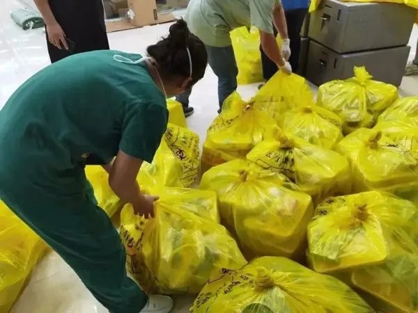 方舱医院里的口述实录:“工作辛苦,保住体力很重要!”