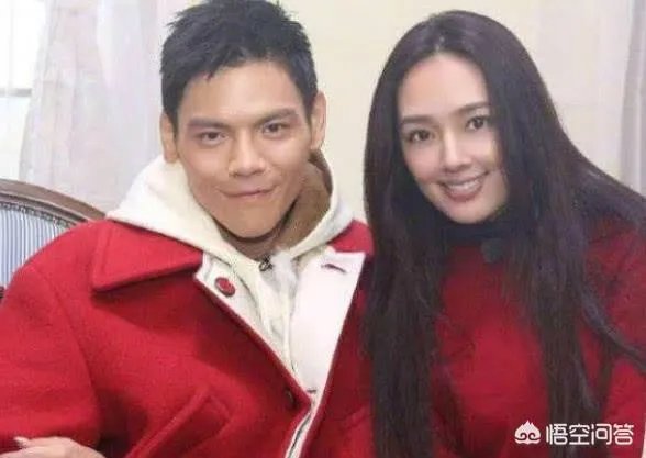 向佐郭碧婷默认恋情后亲密同框,你看好两人吗?有何祝福?