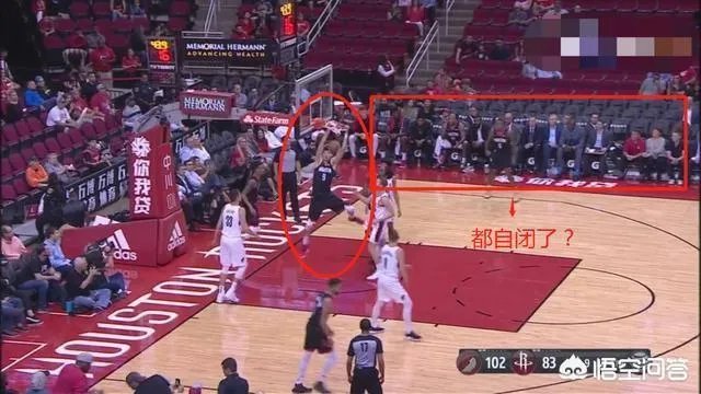 周琦登场，强势完成双手暴扣，为什么火箭队替补席连个鼓掌的都没有？