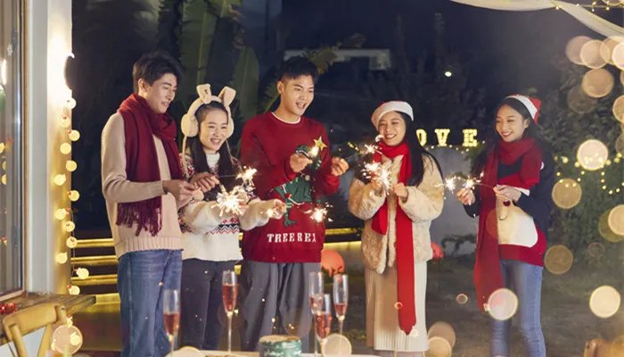 圣诞节送女生什么礼物合适 圣诞节送什么礼物给女生合适