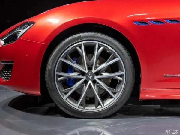 玛莎拉蒂把Ghibli的价格打下来了！2.0T+48V轻混 这价格 香！