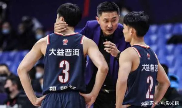 翟晓川意外帮杜锋取胜！汤杰获最佳摸鱼奖，赵睿去哪儿了呢？