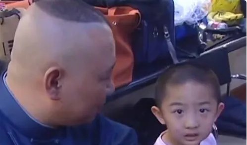 为什么郭德纲叫于谦的儿子是郭小宝？
