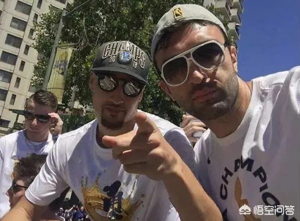 汤普森和女友法国度假秀恩爱，帕楚里亚无辜躺枪，你怎么看？