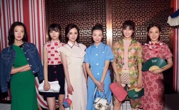 娱乐圈有哪些名副其实的「合影杀手」？