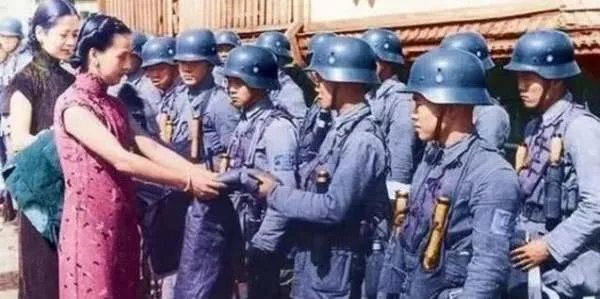 八佰为什么要撤退？