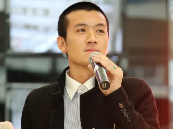 杨子罕见晒女儿近照，19岁杨海润从小美到大，是不是像黄圣依呢？